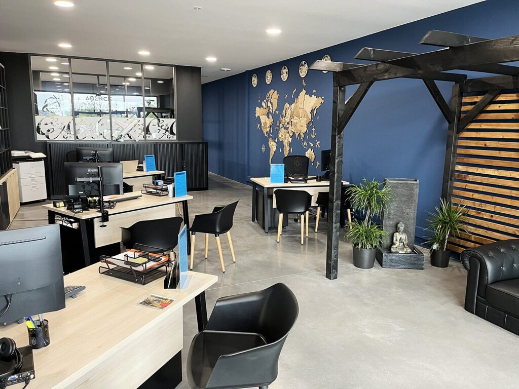 2 AgenceVoyage amenagement bureaux architecture interieure