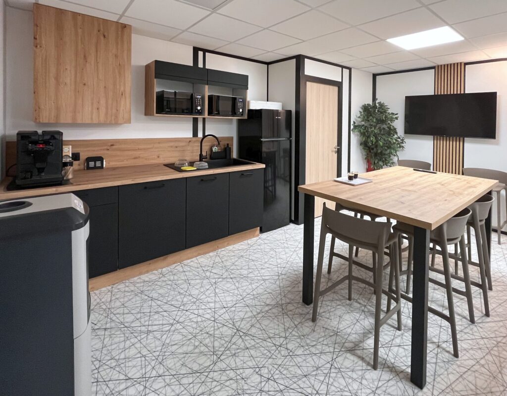 5 SalleDePauseCuisine RenovationBureauxPro architecture interieure